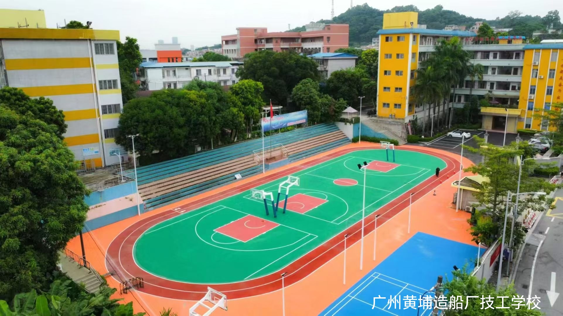 学校操场.jpg