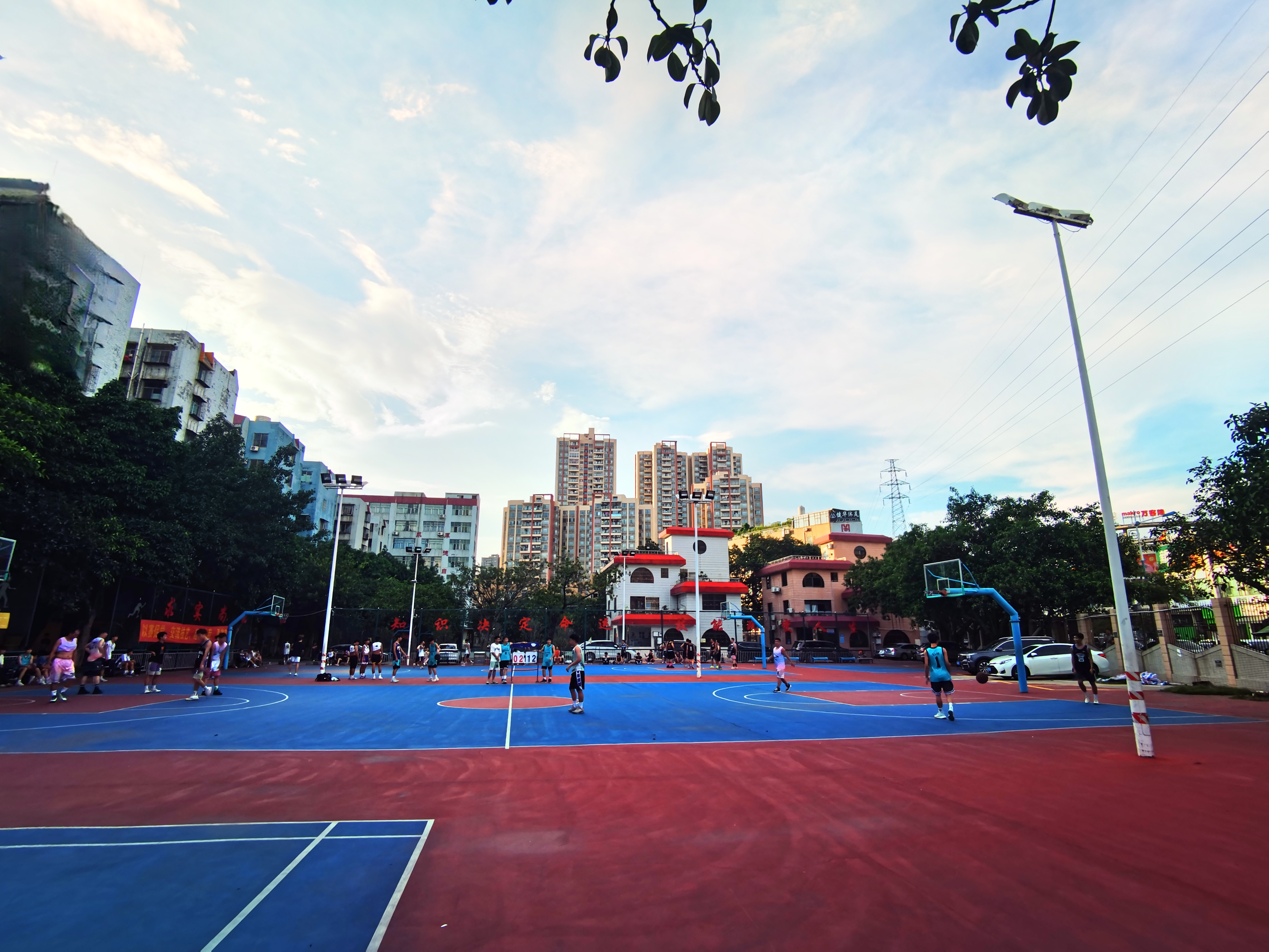 校园操场.jpg